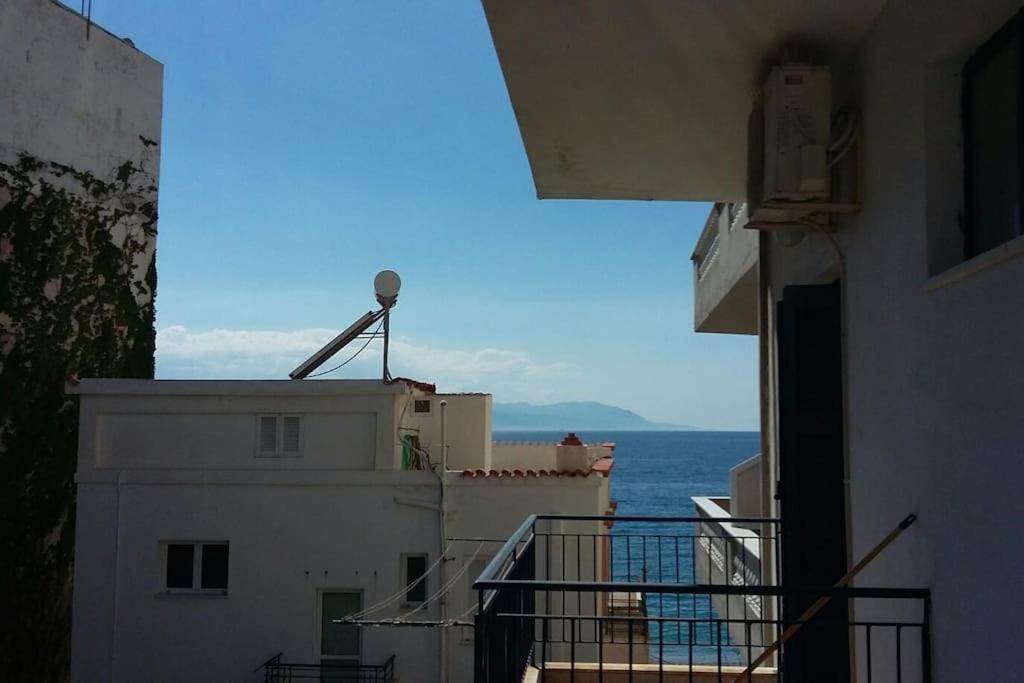 Seaside Family Apartment Loutraki Ngoại thất bức ảnh