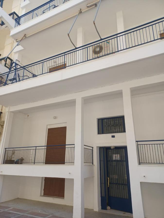 Seaside Family Apartment Loutraki Ngoại thất bức ảnh