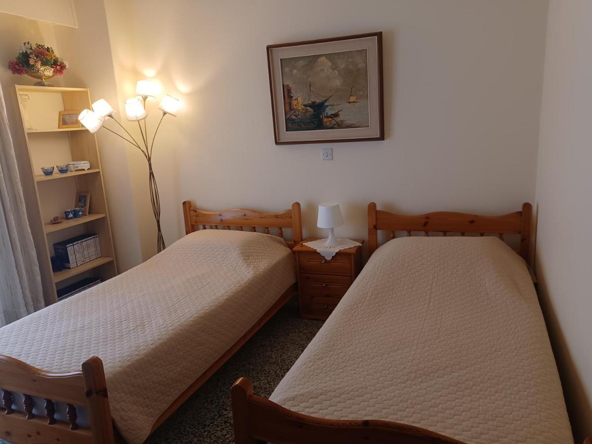 Seaside Family Apartment Loutraki Ngoại thất bức ảnh