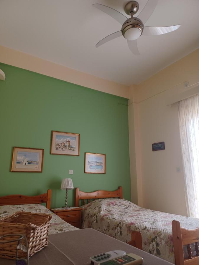 Seaside Family Apartment Loutraki Ngoại thất bức ảnh